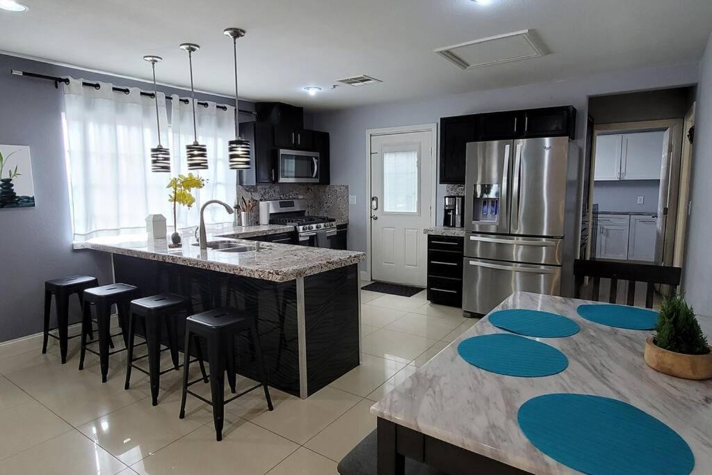 K - Fully Remodeled And Professionally Decorated Hébergement de vacances *